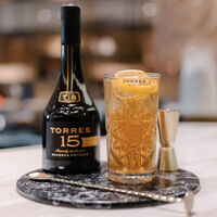 TORRES Brandy stellt neues Flaschendesign von TORRES 15 vor