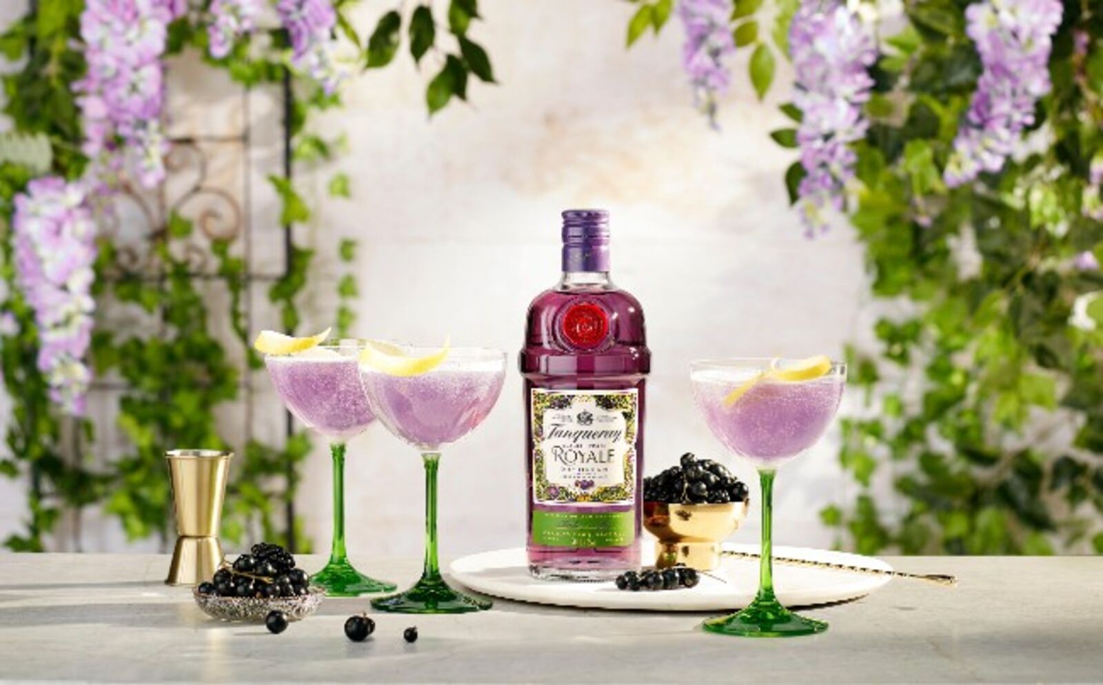  Neueinführung: Tanqueray Blackcurrant Royale bringt französischen Flair in den Handel