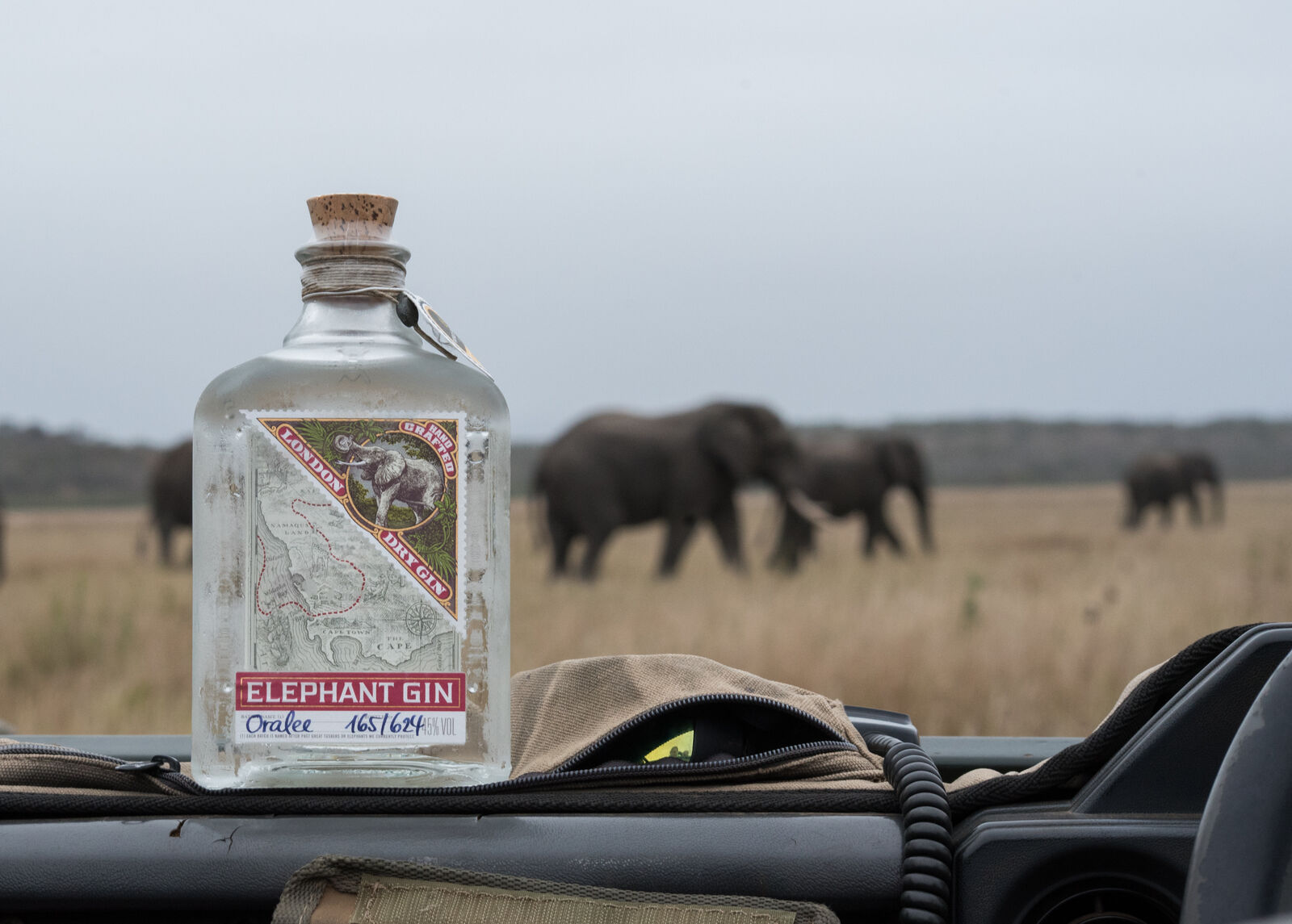 Elephant Gin launcht gewichtsreduzierte Glasflasche