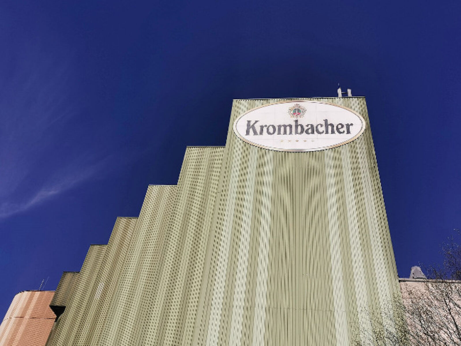 Krombacher Brauerei spendet eine Million Euro an den Corona-Nothilfefonds des Deutschen Roten Kreuzes