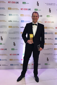 Foto: Dr. Christian Bauer bei der Verleihung des Awards