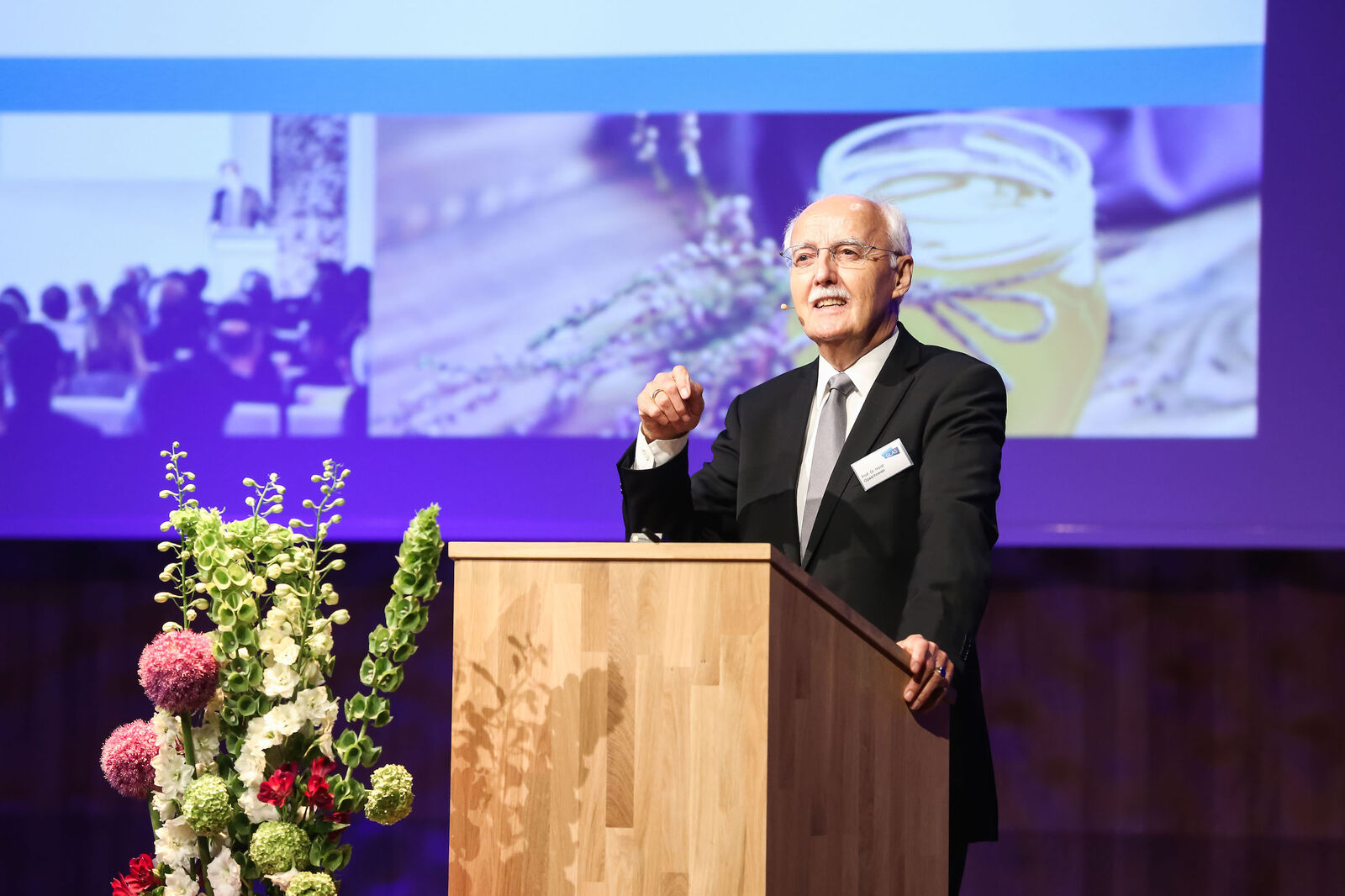 Prof. Dr. Horst Opaschowski beim "Trendtag Glas"